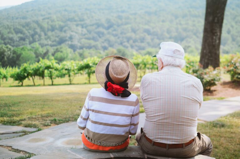 7 Tips For Helping Elderly Family Members Preserve Their Independence