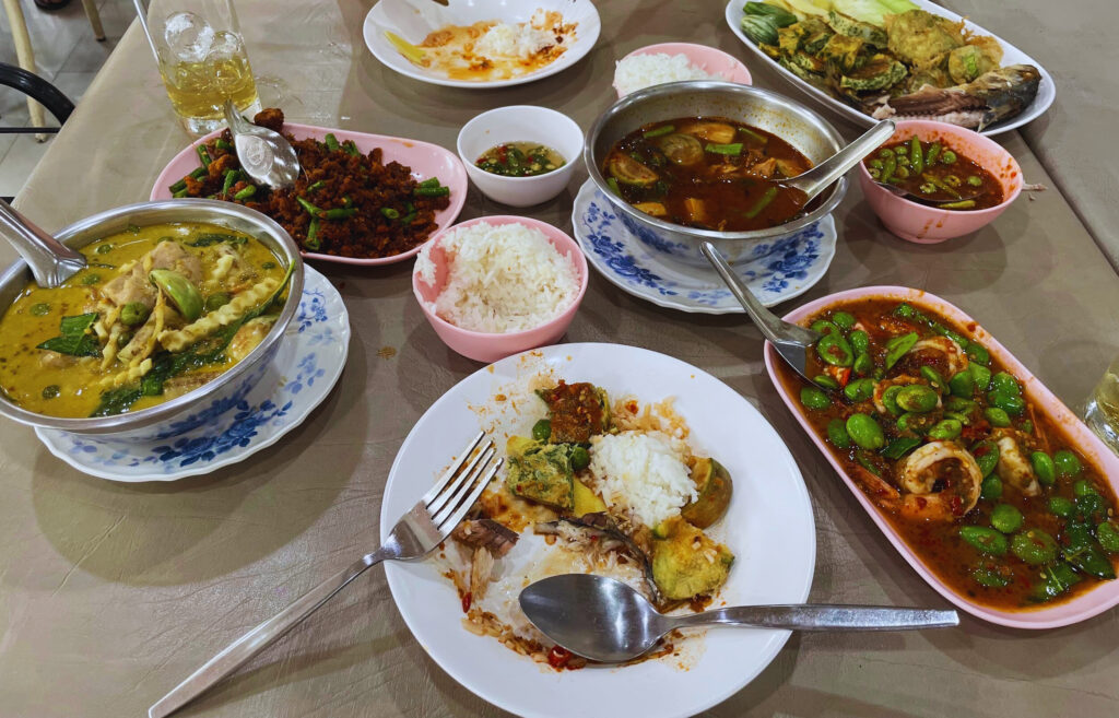 Gaeng Pa Sriyan, Dusit