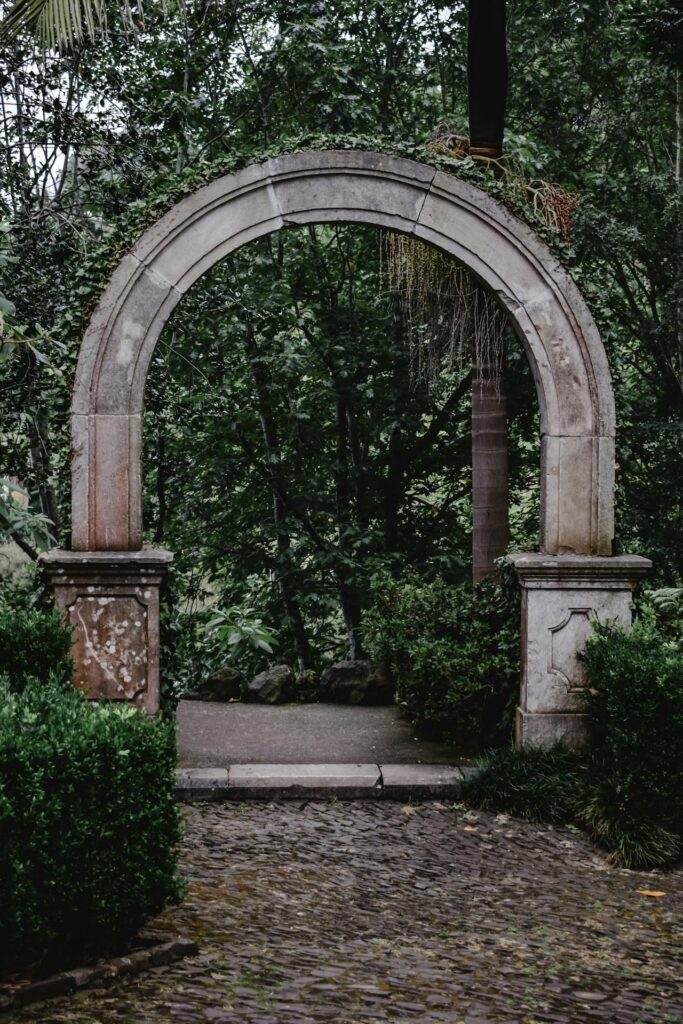 Photo by Matthias Groeneveld: https://www.pexels.com/photo/white-and-pink-concrete-building-2877263/