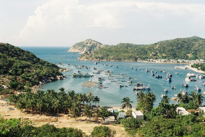 Vinh Hy Bay