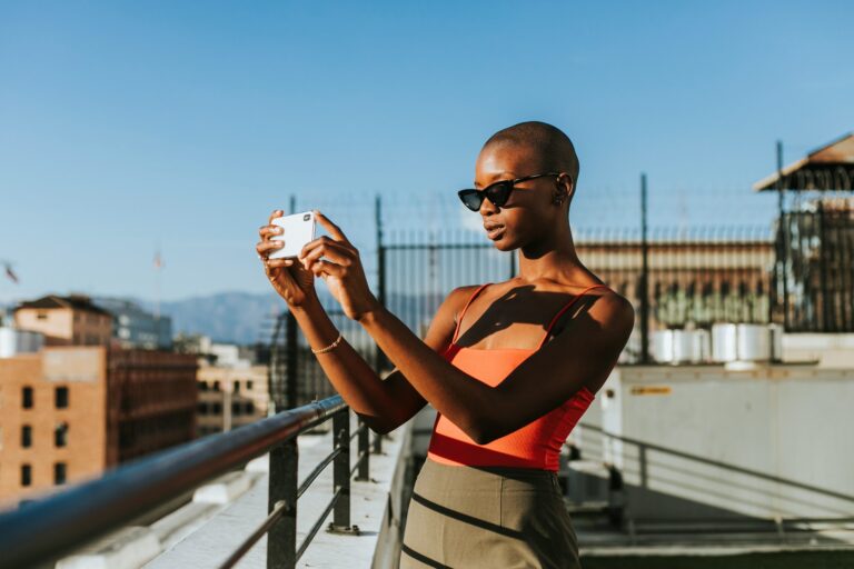 How To Capture Candid Travel Shots Using Your Smartphone