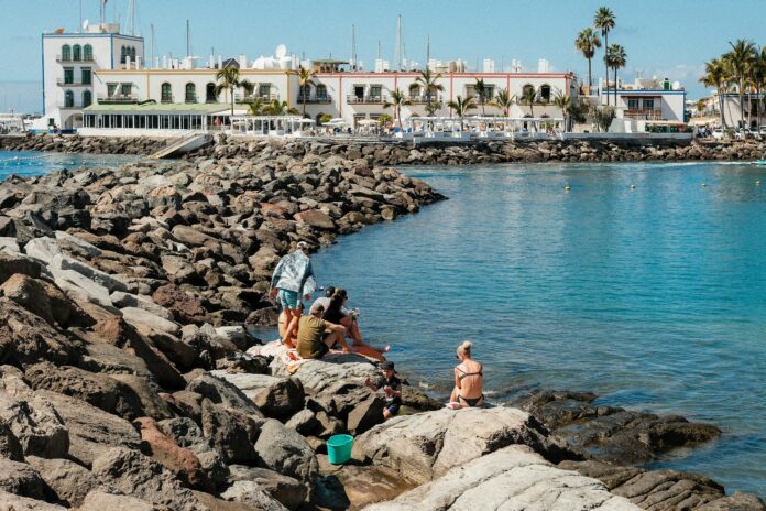 dhiemas-afif-febriyan-mDUSu7o7BB4-unsplash (1)