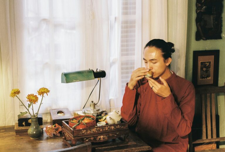 Grow It, Brew It, Drink It: 7 Herbal Teas & Their Health Benefits